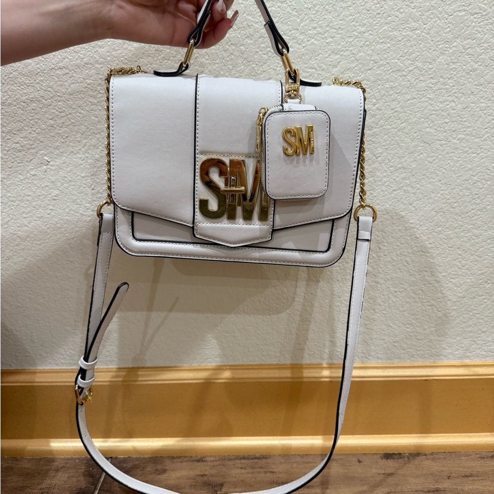 Steve Madden Stylish White Handbag with Gold Accents and Mini Holder